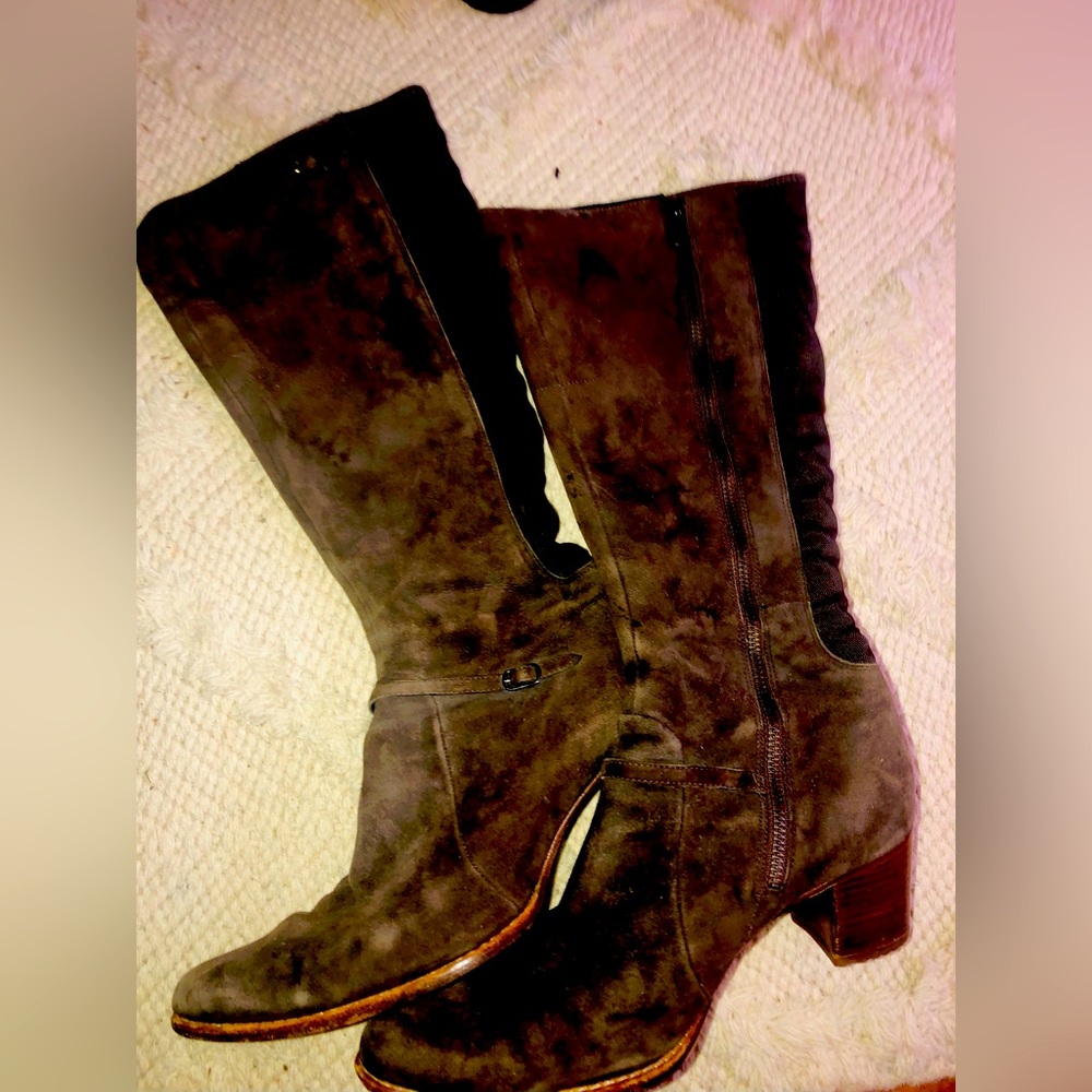 Vintage timberland women’s boots. Zip up brown.